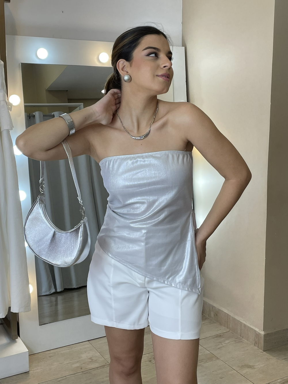 Blusa assimetrica sem alca