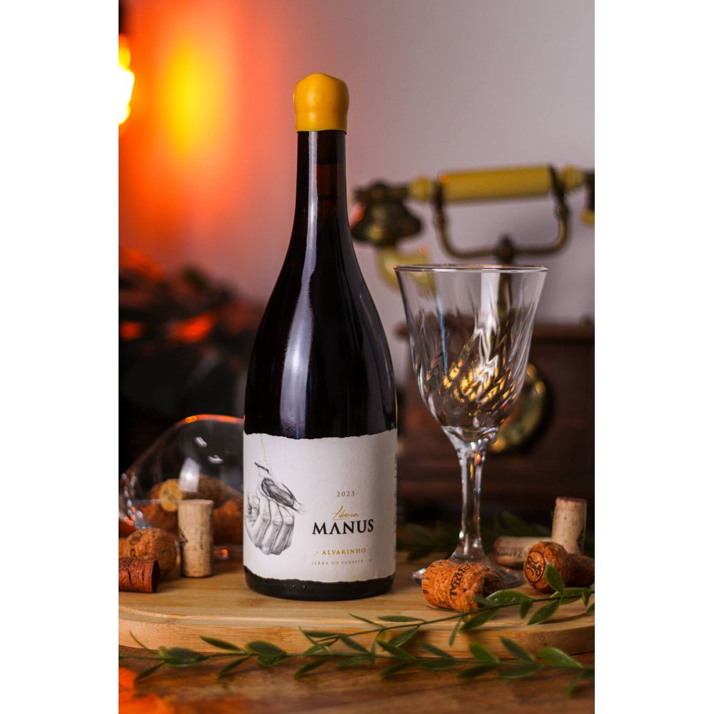 VINHO BRANCO MANUS LIBERUM ALVARINHO 750ML BRASIL