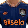 Camisa Newcastle 2025/26 Away – A elegância azul dos Magpies