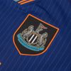 Camisa Newcastle 2025/26 Away – A elegância azul dos Magpies