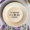 Prato de Sobremesa com frase "A mesa é o coração da casa" 