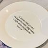 Kit 4 Pratos De Sobremesa Com Frase  A Mesa Está Posta...