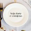 Prato de Sobremesa com Frase "Seja Forte e Corajoso"