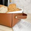 PORTA PÃES COM ALÇA CARAMELO EM COURO ECOLÓGICO