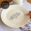 Prato de Sobremesa com frase "A mesa está posta..."