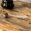 Kit 2 Colheres Medidoras para Café com Cabo Prendedor de Aço Inox