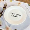 Kit 4 Pratos de Sobremesa  com Frase "A tua mesa cura"
