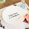 Kit 4 Pratos de Sobremesa com Frase "Seja Forte e Corajoso"