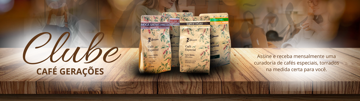Pacotes de café especial Café Gerações sobre uma mesa de madeira