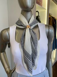 Lenço linha barrado