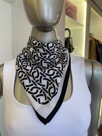 Lenço linha geometrico