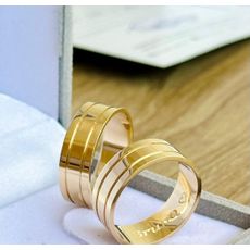 Par Aliança Quadrada 6 milímetros com duas cavas 10 gramas de ouro 18k 