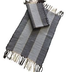 TAPETE TECIDO COM FRANJA