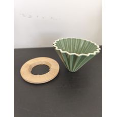 Coador de Café Cerâmico Verde com Base de Bambu