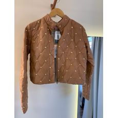 Jaqueta Puffer Tachas Caramelo