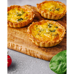 Mini quiche de frango com alho poró