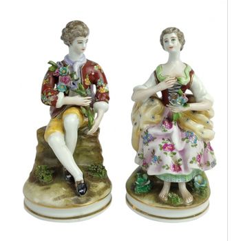 Figura feminina e masculina em porcelana