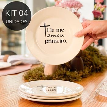 Kit 4 Pratos de Sobremesa Frase "Ele me amou primeiro."