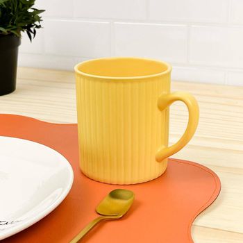 Caneca Canelada Em Porcelana Amarela - 295ml