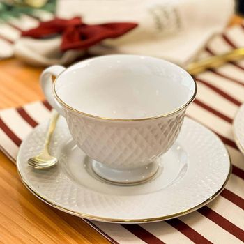 Xícara de Café com Pires em Porcelana Branca Coleção Realeza