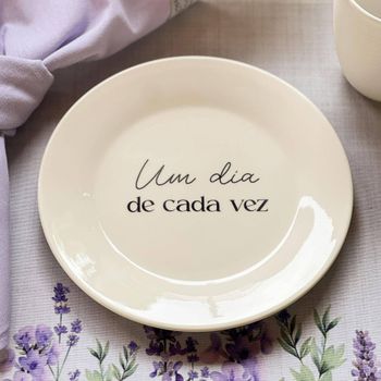 Prato de Sobremesa com frase "Um dia de cada vez" 