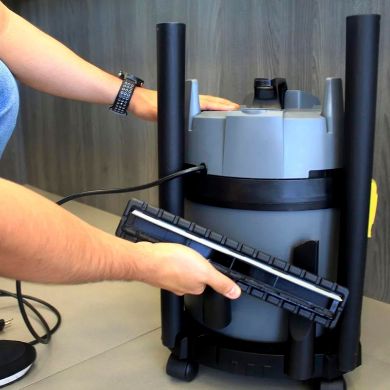 Aspirador Pó e Água 15l NT585 1300w Karcher