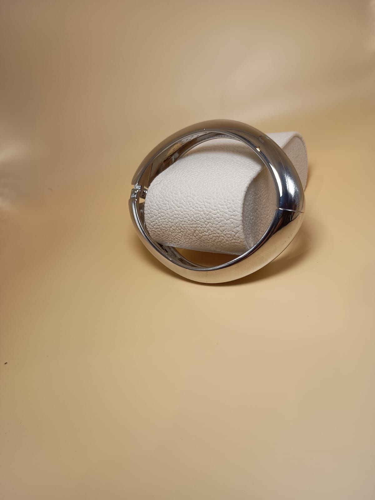 Bracelete rigido oval em aço