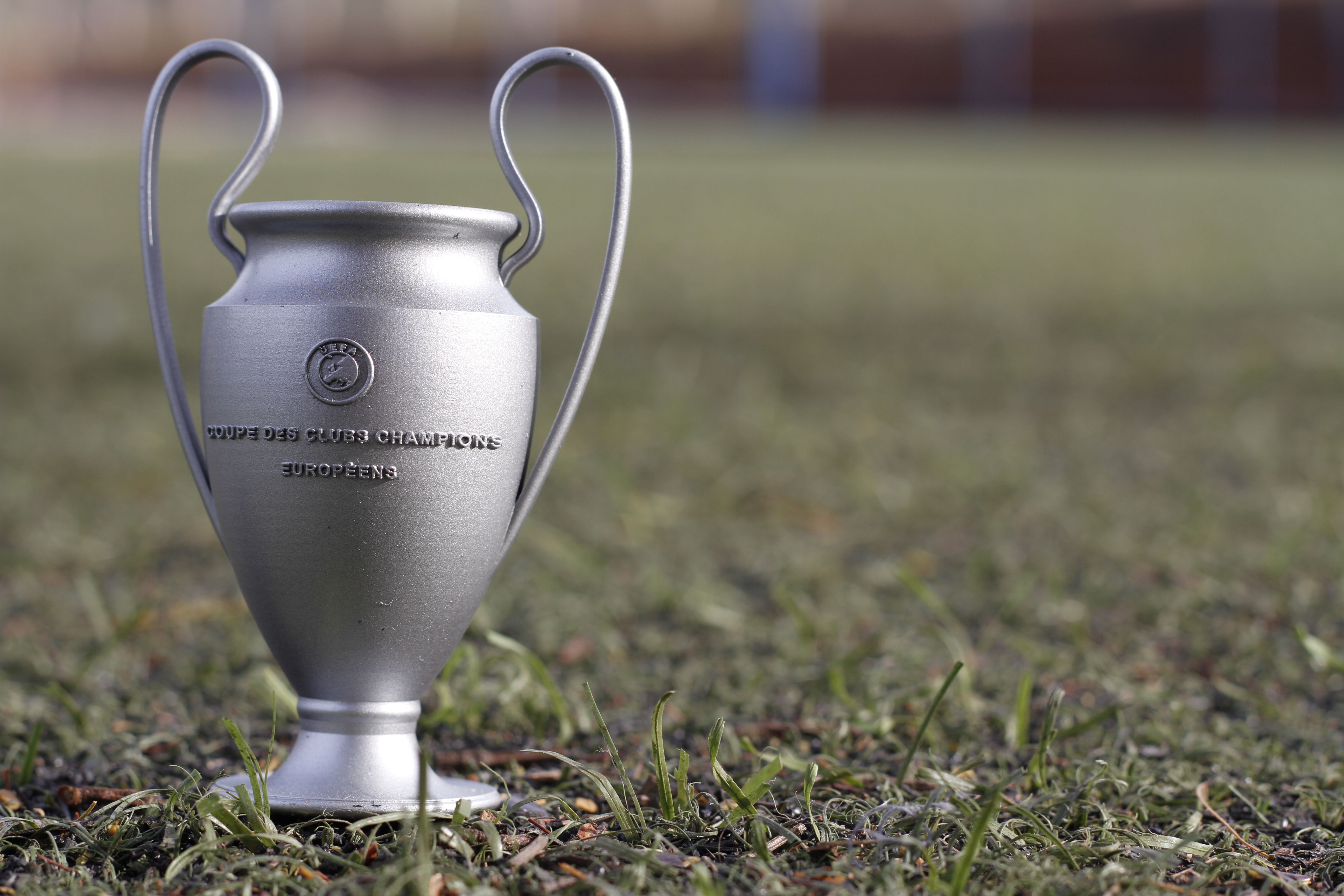 Miniatura da Taça da Champions League – Edição Colecionador