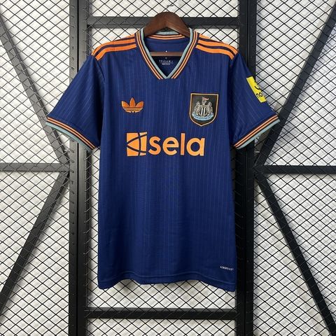 Camisa Newcastle 2025/26 Away – A elegância azul dos Magpies