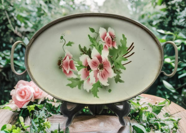 Bandeja em faiança com motivo floral 