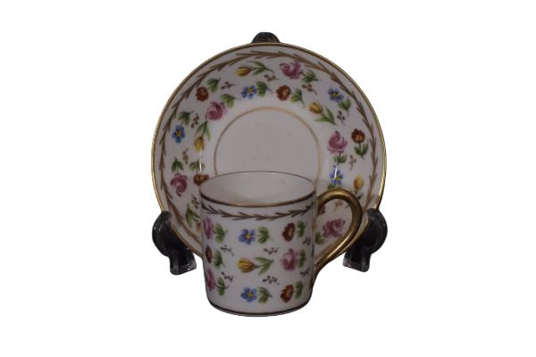 Xícara de coleçao da marca Limoges