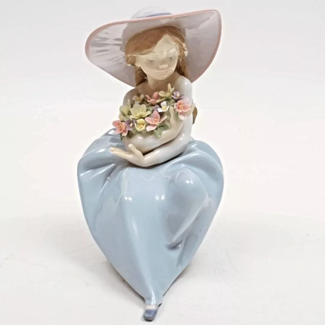 Florista da marca Lladró Fragant Bouquet