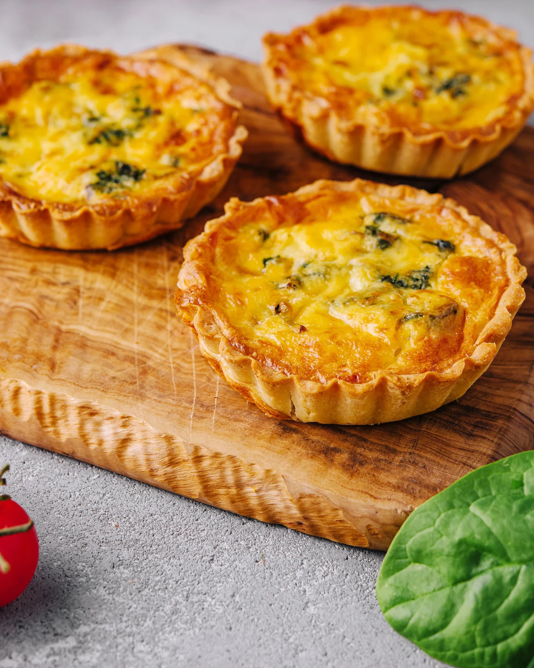 Mini quiche de frango com alho poró