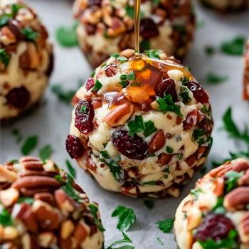 Bolinha Queijo + Nozes + Damasco e Mel