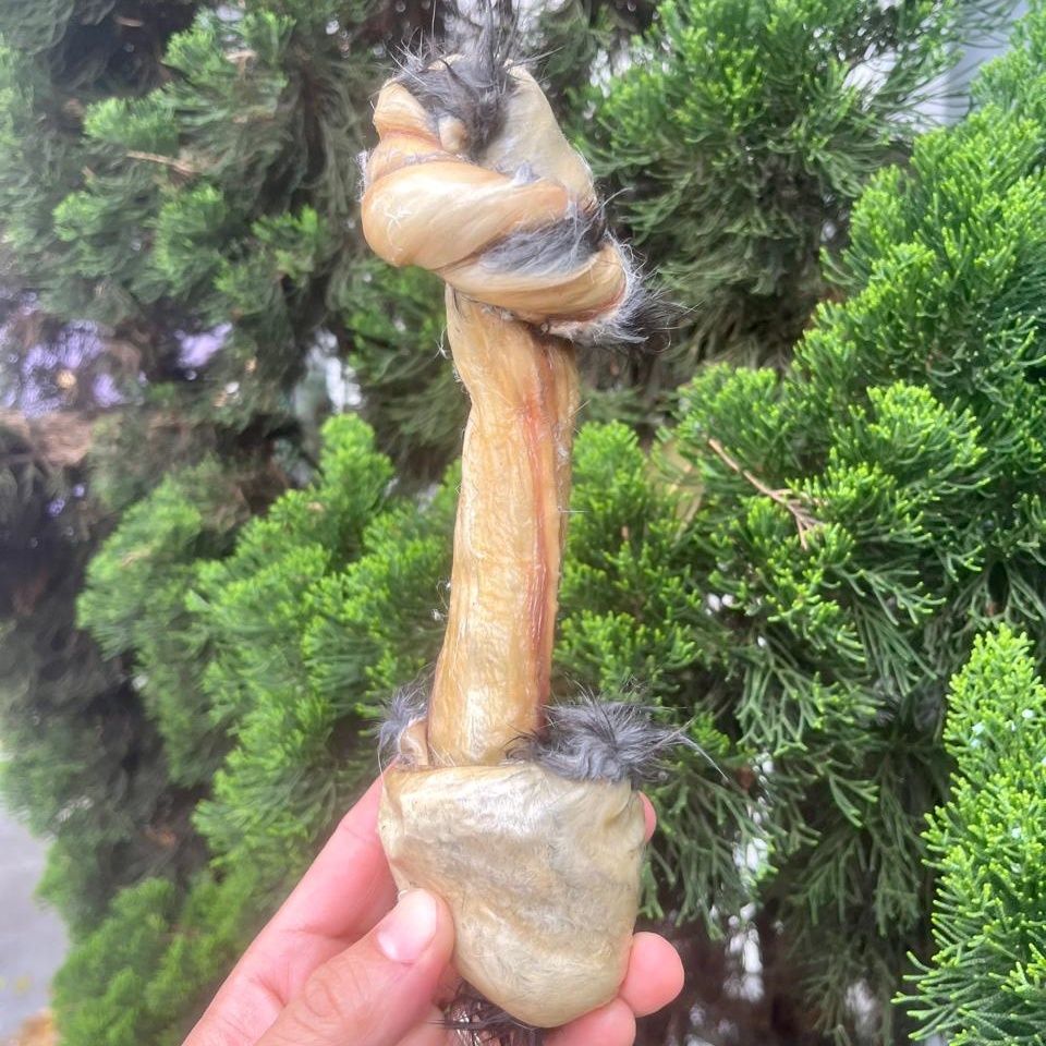 Pele de Coelho Desidratada com Nó