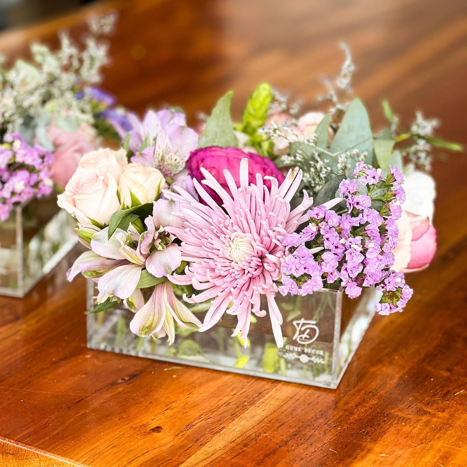 Vaso De Acrílico Quadrado Pra Flores 16 Furos Próprio À Água