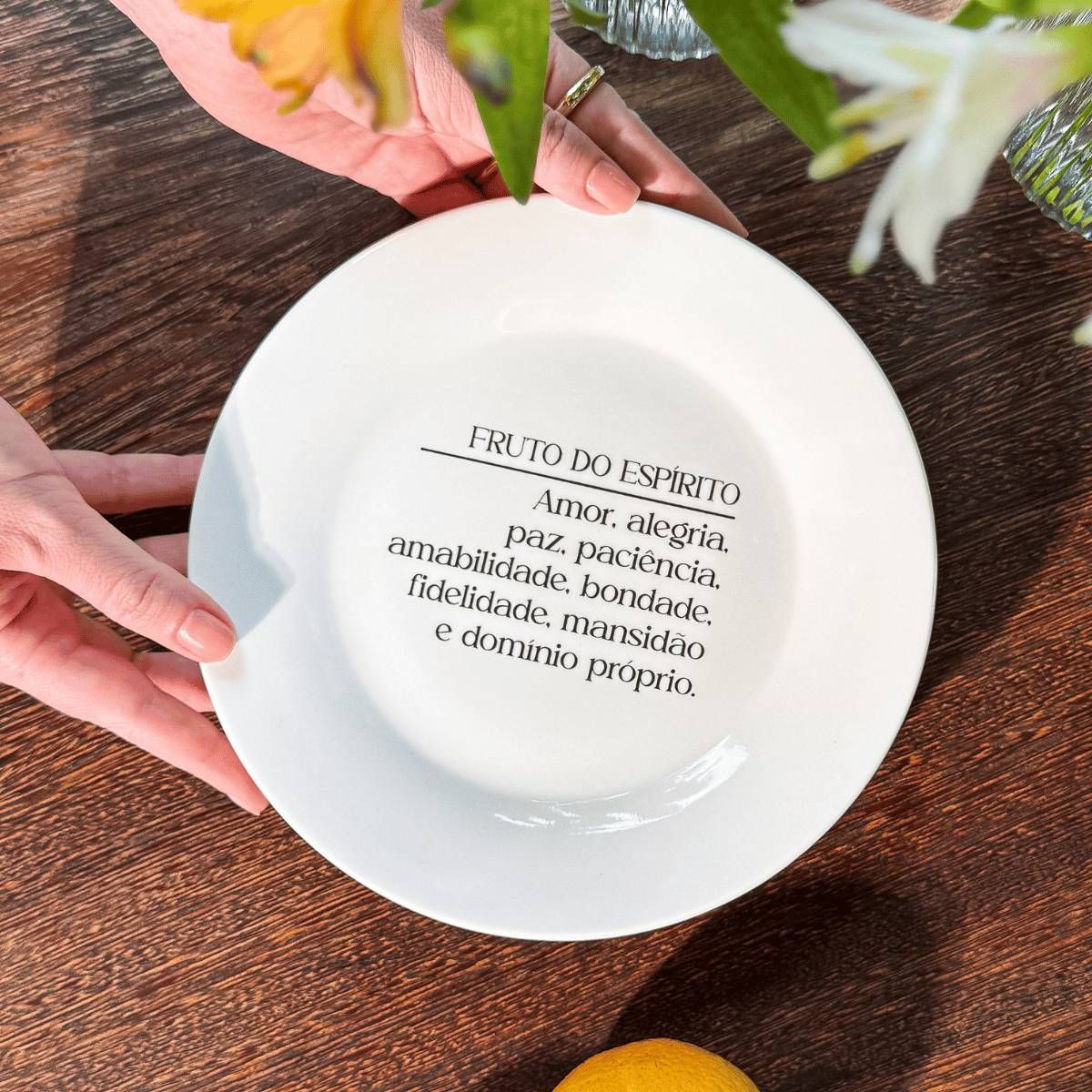 Prato de Sobremesa com frase "Fruto do Espírito..."