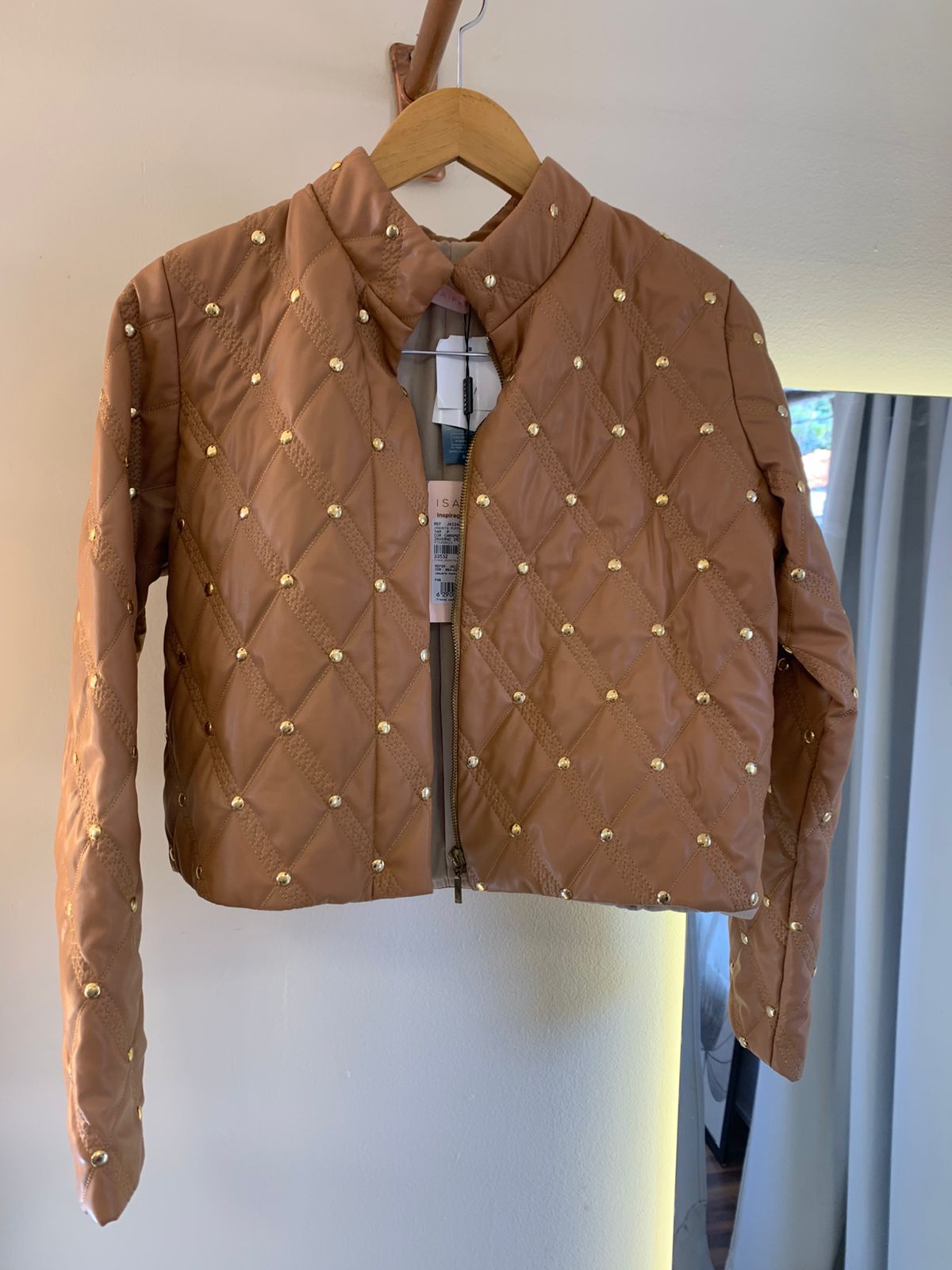 Jaqueta Puffer Tachas Caramelo
