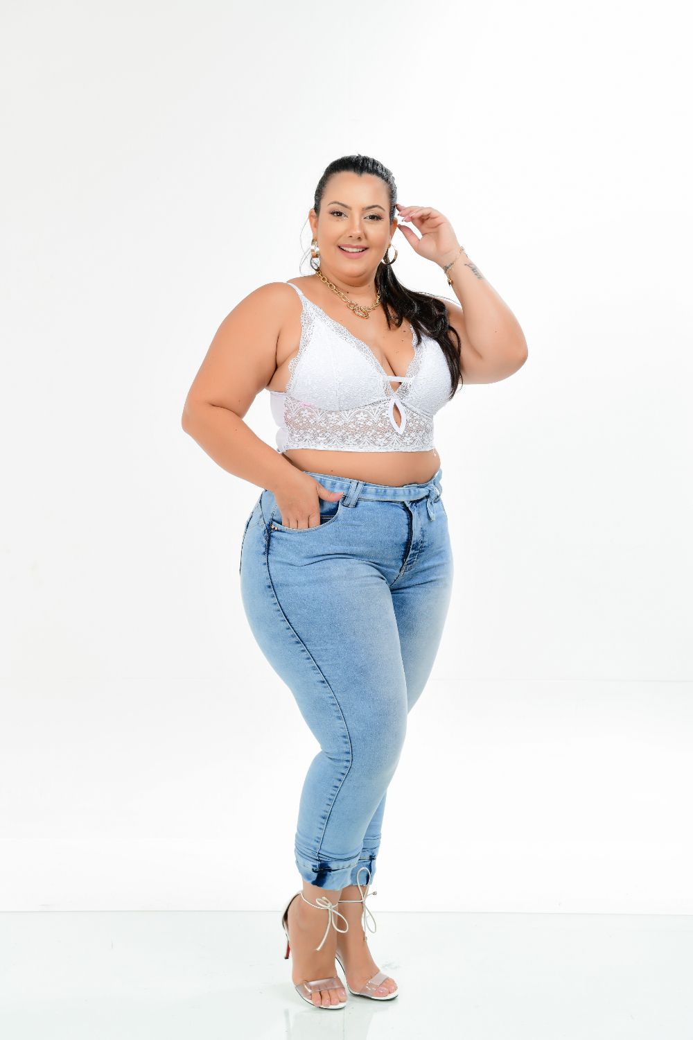 Calça Feminina Jeans Cigarrete Plus Size Detalhe Elástico Na Barra Cintura Média Xtracharmy
