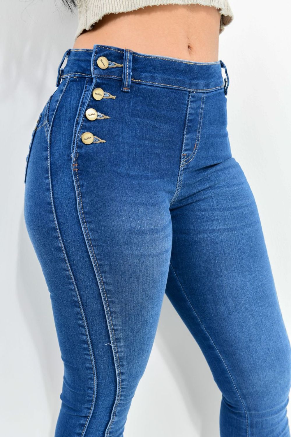 Calça Feminina Jeans Skinny Detalhe Botões Laterais