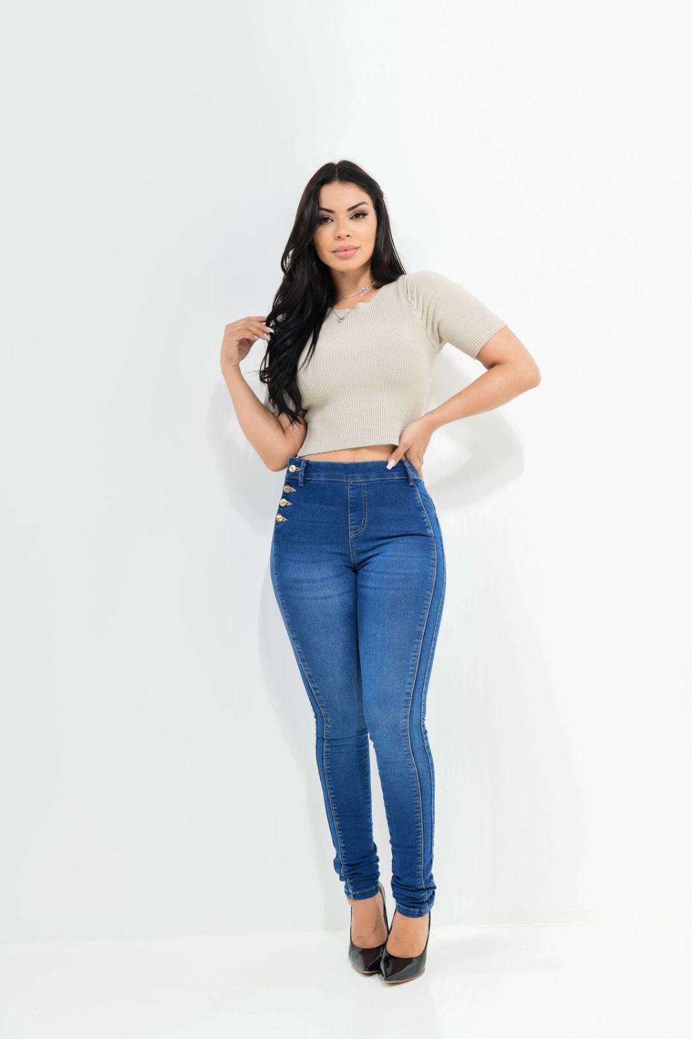 Calça Feminina Jeans Skinny Detalhe Botões Laterais