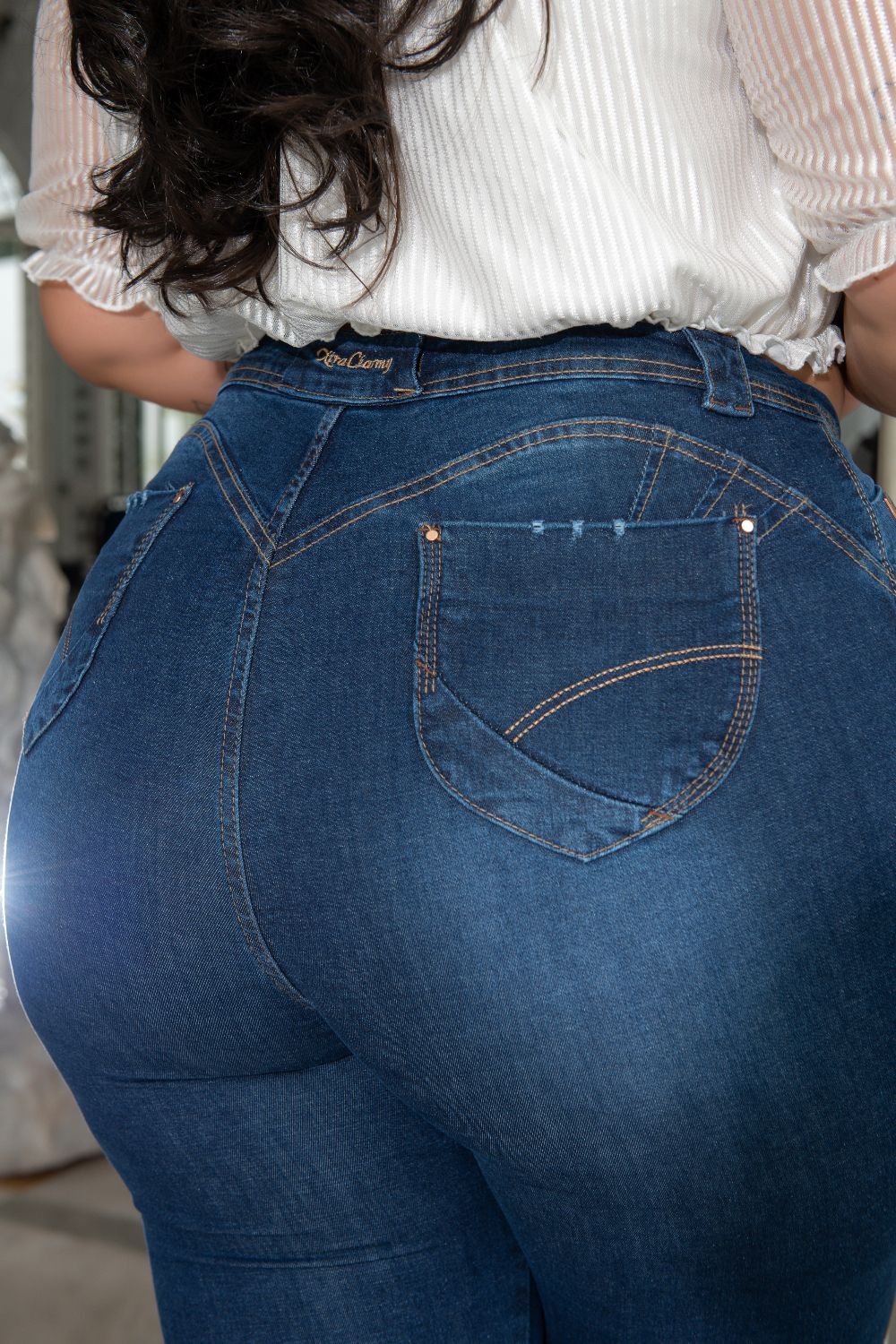 Calça Feminina Jeans Skinny Plus Size Cintura Alta Detalhe Elástico Barra