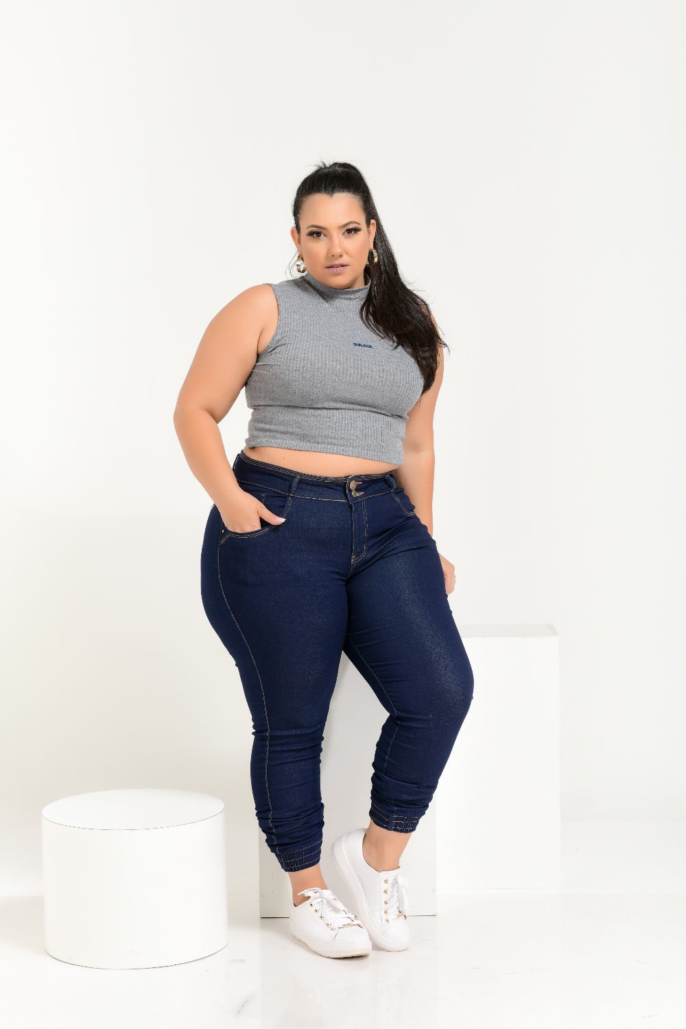 Calça Feminina Jeans Cintura Alta Detalhe Elástico na Barra Xtracharmy