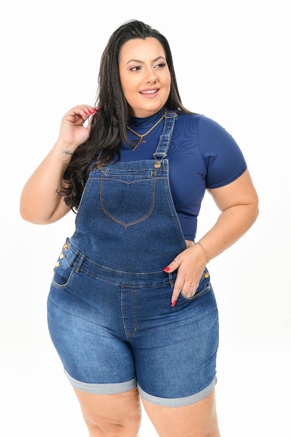 Jardineira Feminina Jeans Plus Size Cintura Alta Com Lycra Barra Dobrada