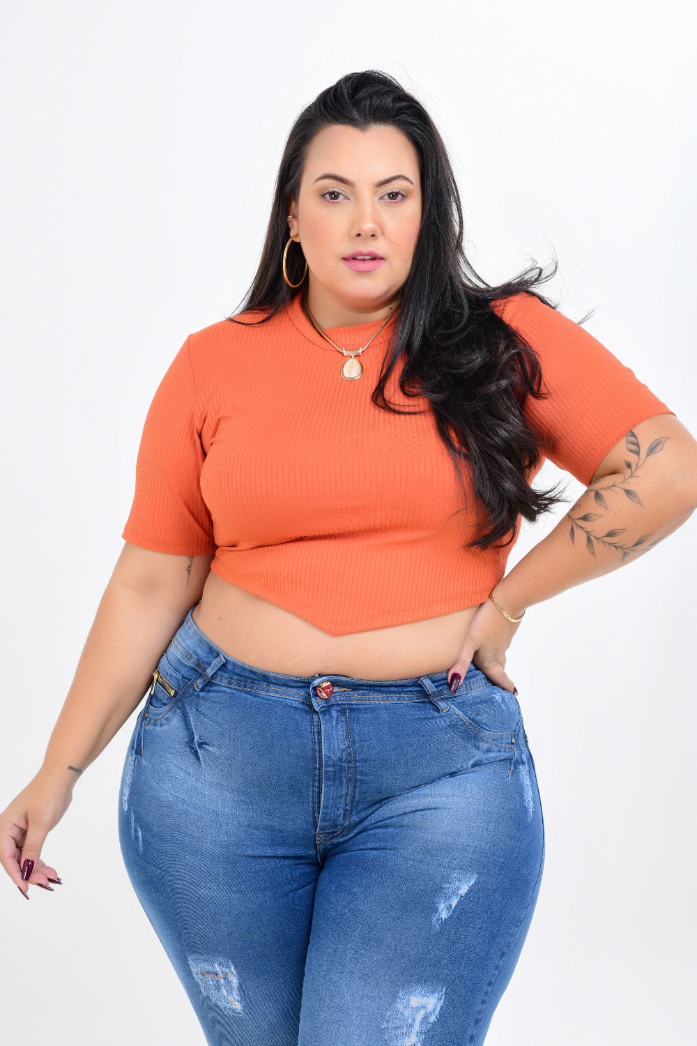 Calça Feminina Jeans Skinny Plus Size Cintura Alta com Puídos e Zíper no Bolso Relógio