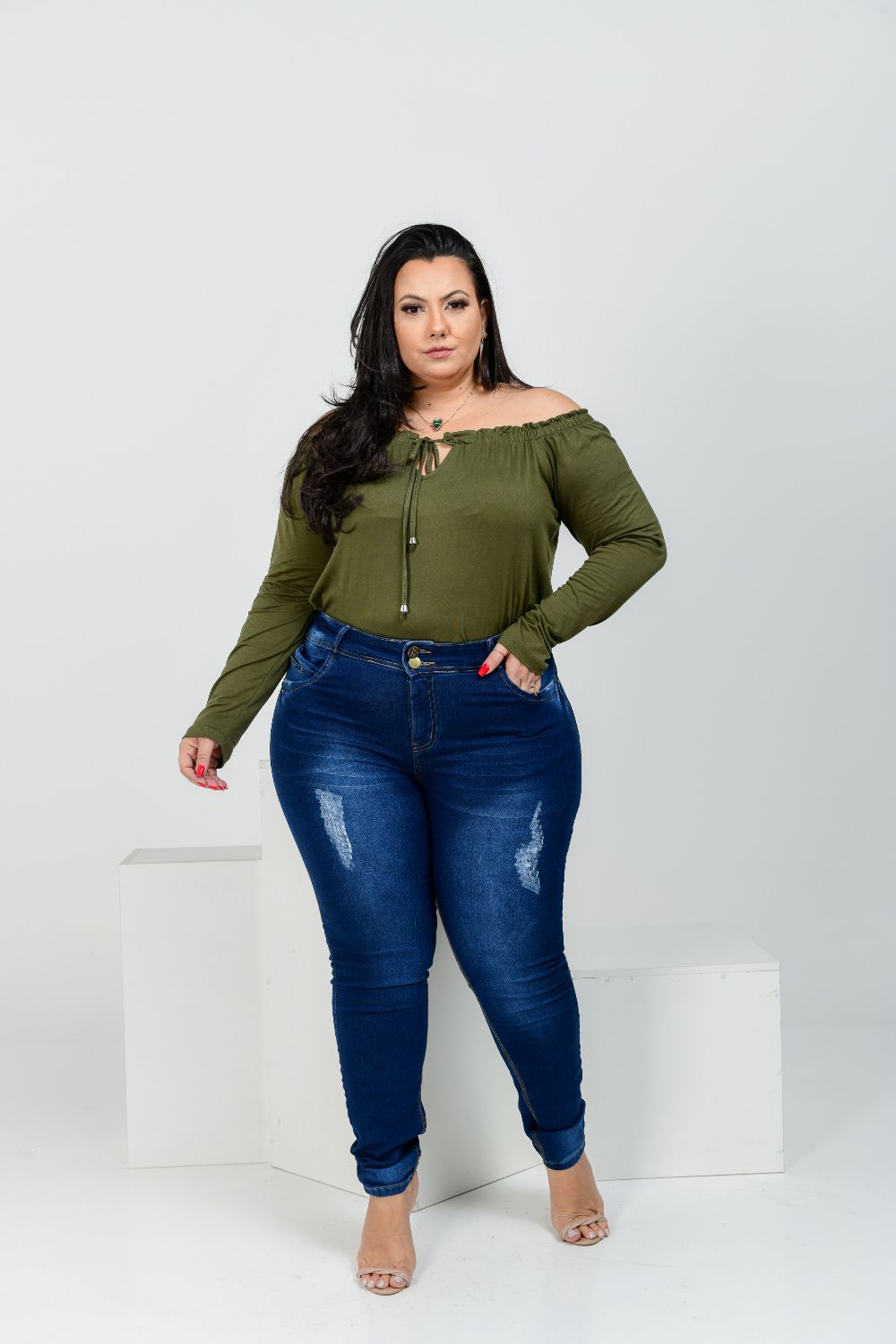 Calça Feminina Jeans Skinny Plus Size Cintura Alta Dois Botões