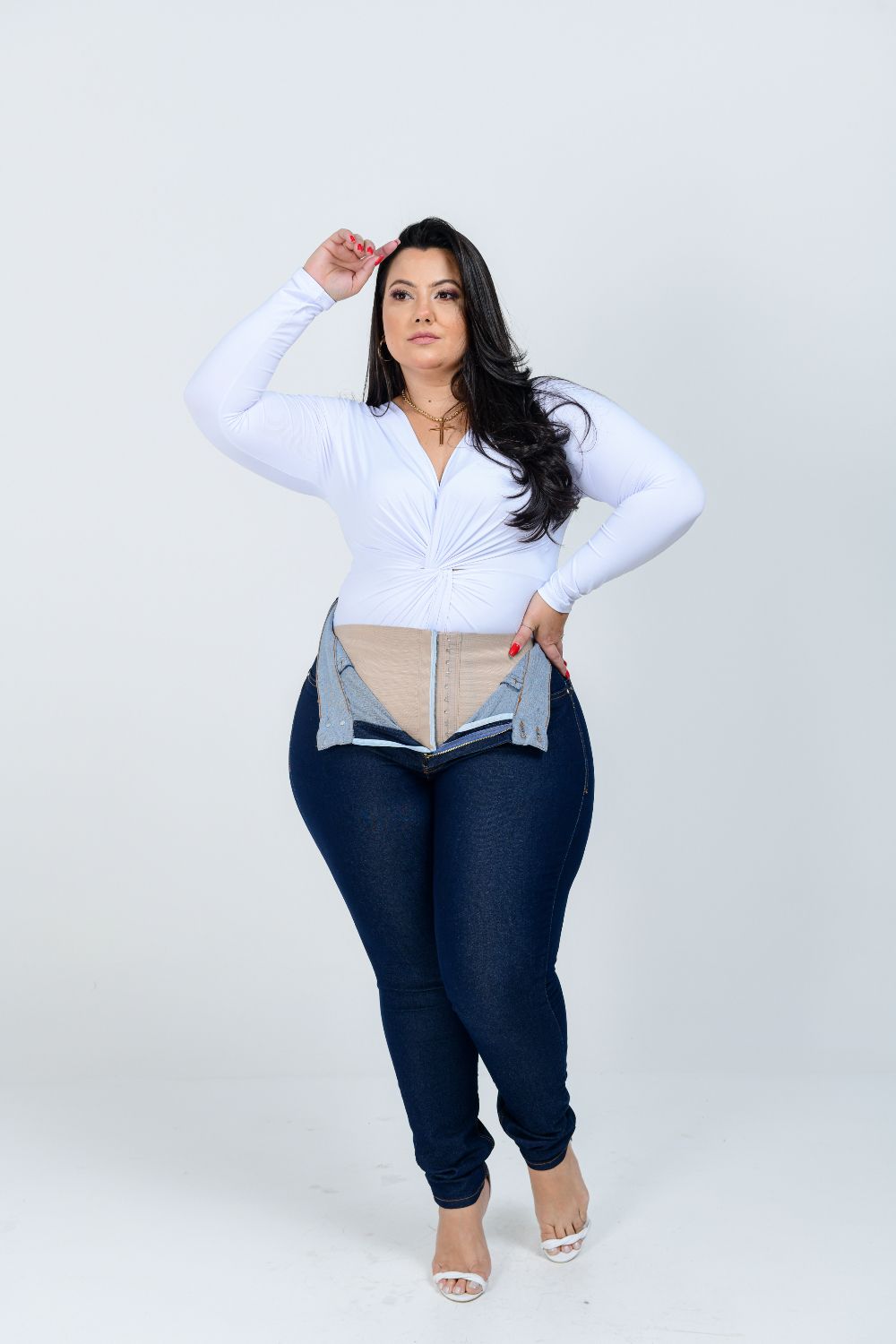 Calça Feminina Jeans Plus Size Cintura Alta Com Cinta Modeladora Amaciada